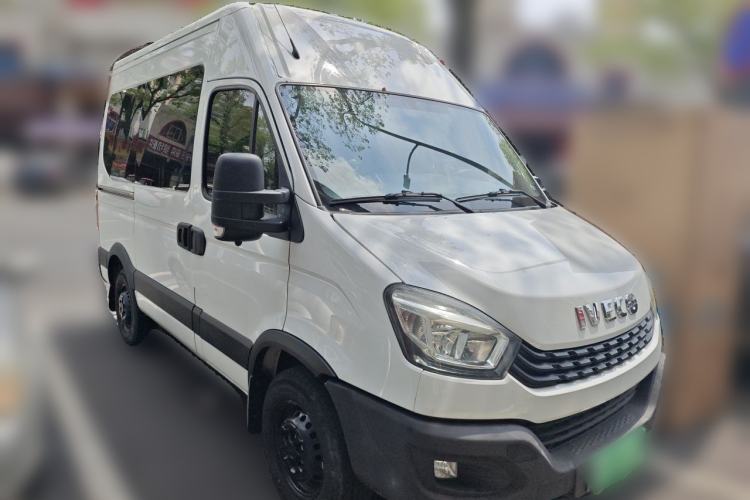 Used Iveco Eurocargo 2021 2.0T Manual Super-Rui Short Wheelbase High-Roof Side-Sliding Door F1A Front Right 45 Deg