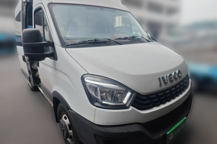 Used Iveco Eurocargo 2021 2.0T Manual - Yunrui Long Wheelbase Short Overhang High Roof Manual Doors – F1A Front Right 45 Deg