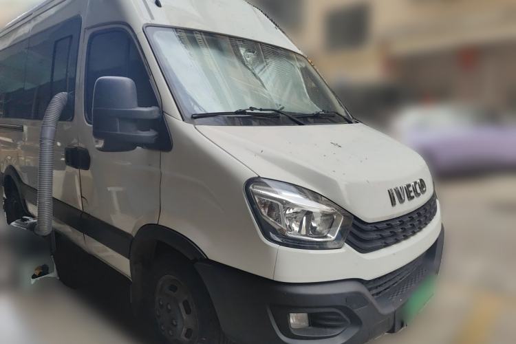Used Iveco Eurocargo 2021 2.0T Manual Super-Rui Long Wheelbase Short Overhang High Roof Manual Doors F1A Front Right 45 Deg