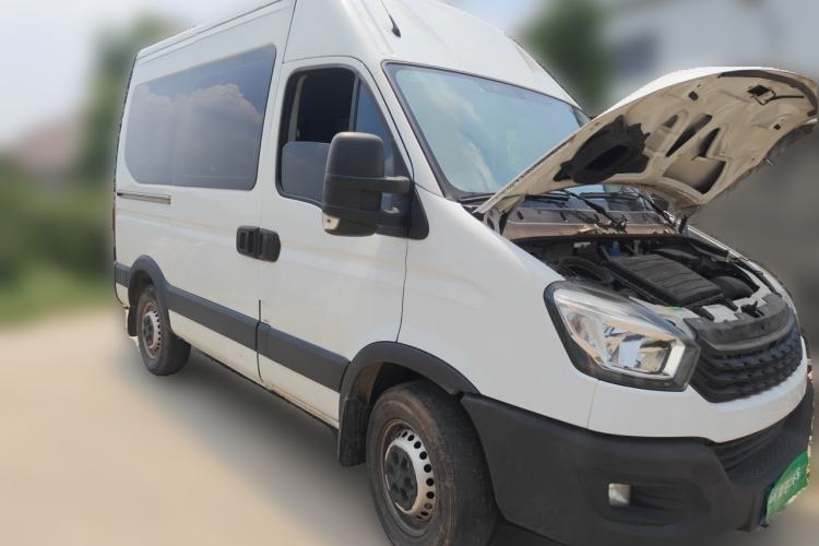 Used Iveco Eurocargo 2021 2.0T Manual Super-Rui Short Wheelbase High-Roof Side-Sliding Door F1A Front Right 45 Deg