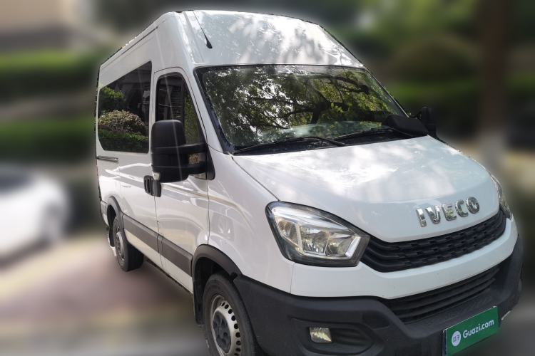 Used Iveco Eurocargo 2021 2.0T Manual Super-Rui Short Wheelbase High-Roof Side-Sliding Door F1A Front Right 45 Deg