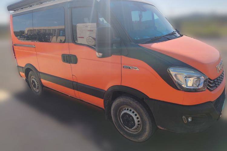Used Iveco Eurocargo 2021 3.0T Automatic Chao Rui Short Wheelbase Low-Roof Side-Sliding Door F1C Front Right 45 Deg
