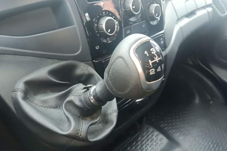 Used Iveco Eurocargo 2021 2.0T Manual Super-Rui Short Wheelbase Low-Roof Side-Hinged Door F1A Gear Lever