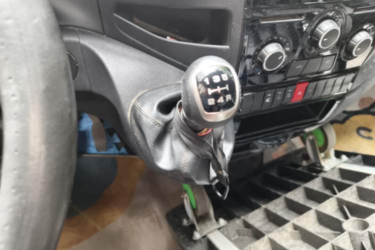 Used Iveco Eurocargo  Gear Lever