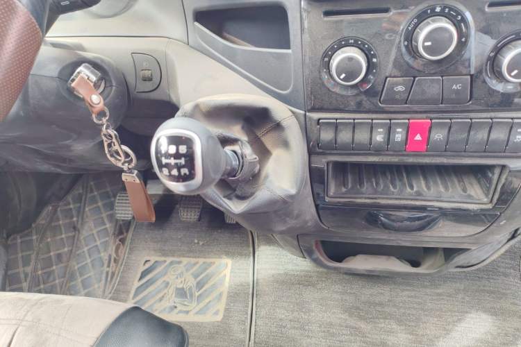 Used Iveco Eurocargo 2021 2.0T Manual Super-Rui Short Wheelbase Low-Roof Side-Hinged Door F1A Gear Lever