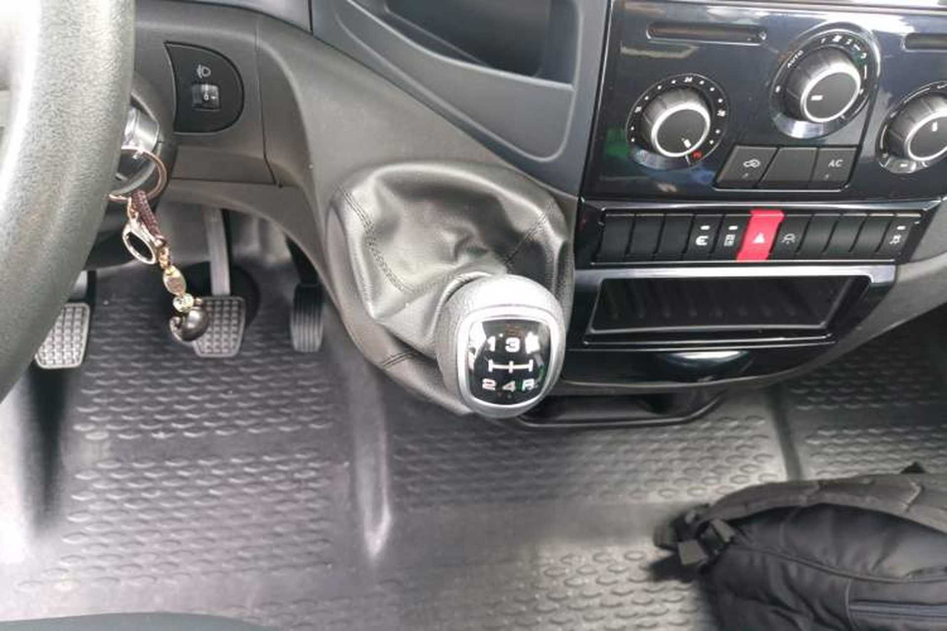 Used Iveco Eurocargo 2021 2.0T Manual Super-Rui Short Wheelbase High-Roof Side-Sliding Door F1A Gear Lever