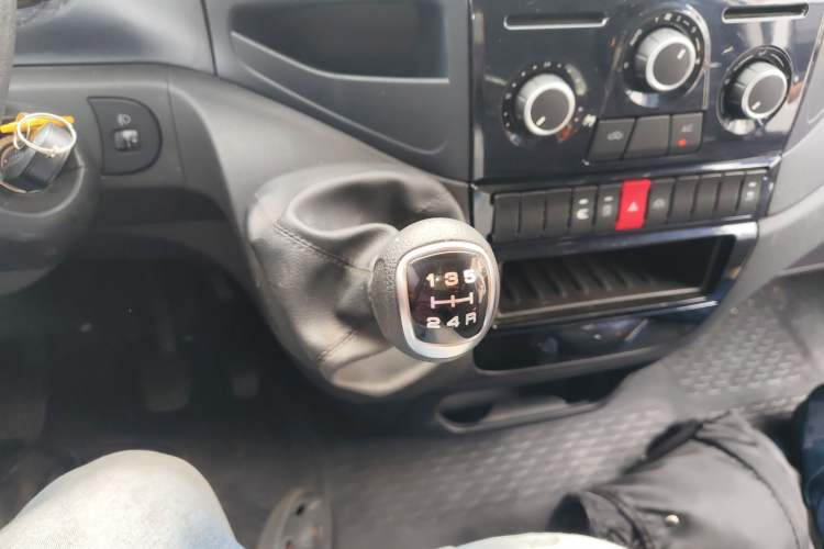Used Iveco Eurocargo 2021 2.0T Manual Super-Rui Short Wheelbase High-Roof Side-Sliding Door F1A Gear Lever