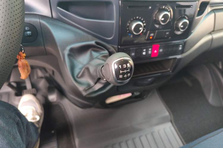 Used Iveco Eurocargo 2021 2.0T Manual Super Rui Short Wheelbase Low-Roof Manual Door F1A Gear Lever