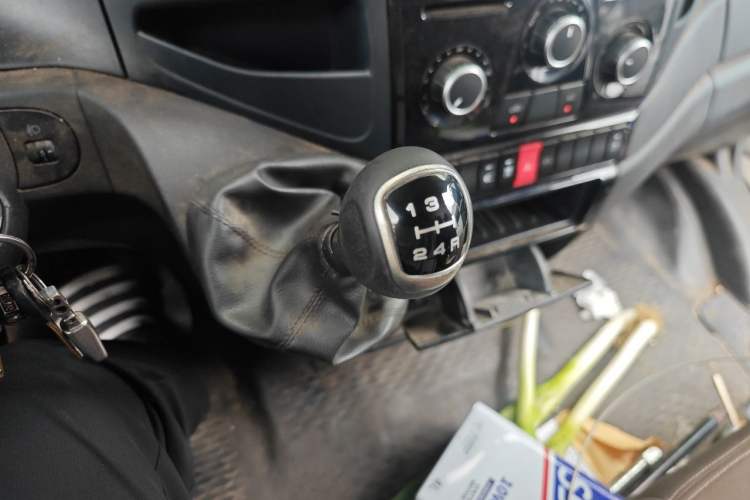 Used Iveco Eurocargo 2021 2.0T Manual - Yunrui Long Wheelbase Short Overhang High Roof Manual Doors – F1A Gear Lever