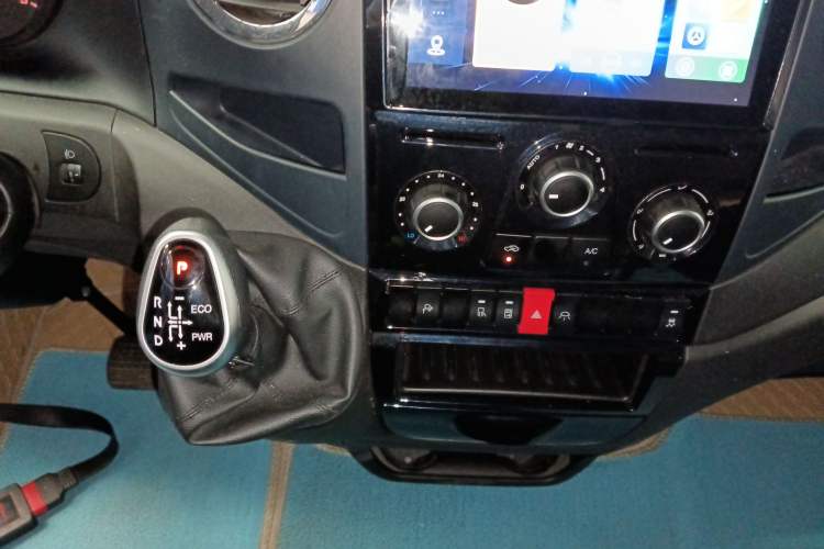 Used Iveco Eurocargo 2021 3.0T Automatic Super-Rui Long Wheelbase Short Overhang High Roof Manual Doors F1C Gear Lever