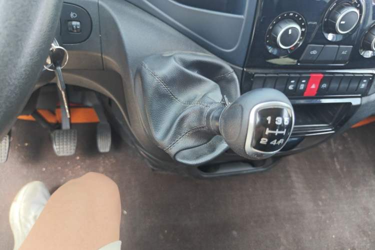 Used Iveco Eurocargo 2021 2.0T Manual Super-Rui Short Wheelbase High-Roof Side-Sliding Door F1A Gear Lever