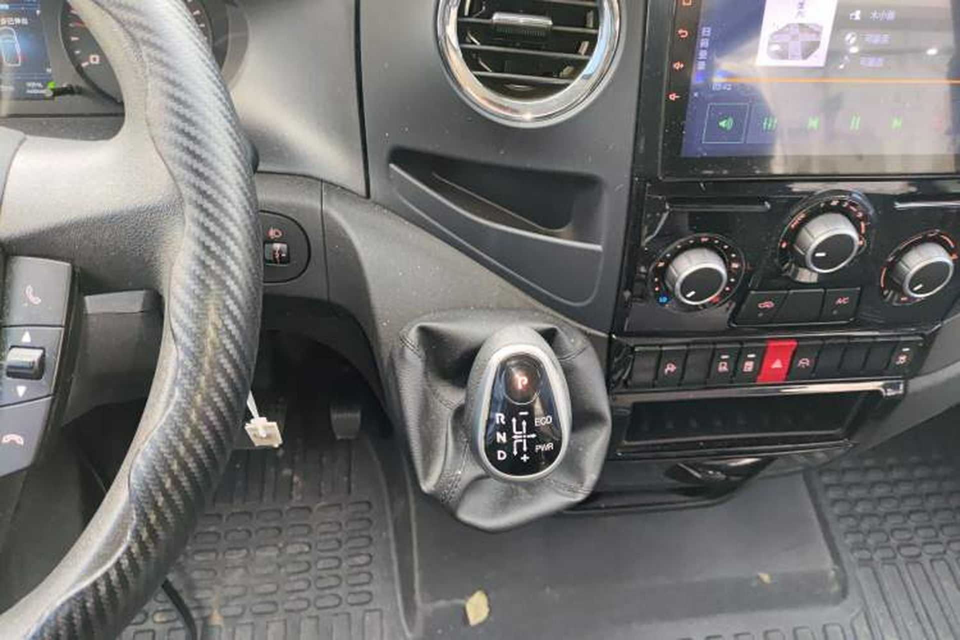 Used Iveco Eurocargo 2021 3.0T Automatic Chao Rui Short Wheelbase Low-Roof Side-Sliding Door F1C Gear Lever