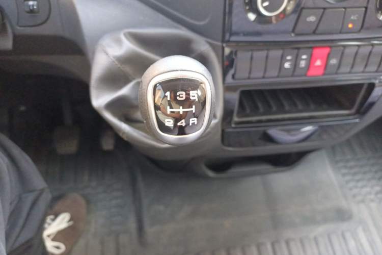Used Iveco Eurocargo 2021 2.0T Manual Super-Rui Short Wheelbase Low-Roof Side-Hinged Door F1A Gear Lever