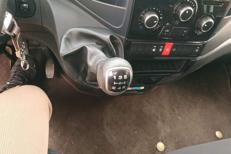 Used Iveco Eurocargo 2021 2.0T Manual - Yunrui Short Wheelbase Low-Roof Side-Sliding Door F1A Gear Lever