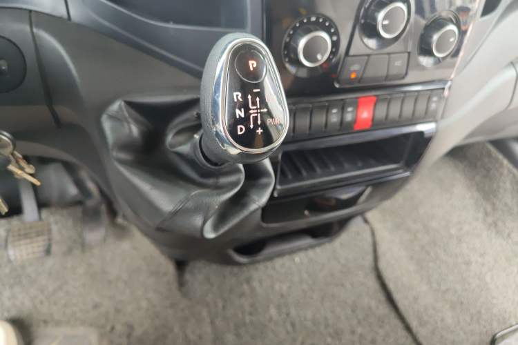 Used Iveco Eurocargo 2021 3.0T Automatic M1 Dedicated Platform Long Wheelbase High Roof Side-Sliding Doors F1C Gear Lever