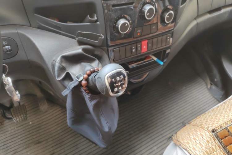 Used Iveco Eurocargo 2021 2.0T Manual Super-Rui Short Wheelbase Low-Roof Side-Hinged Door F1A Gear Lever