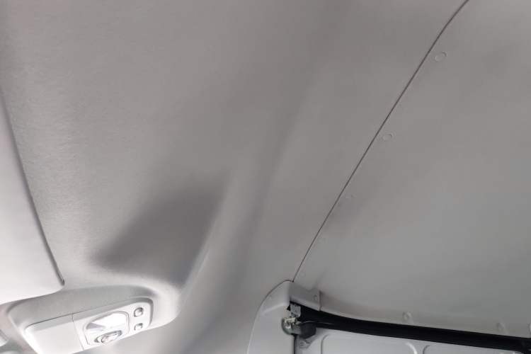 Used Iveco Eurocargo 2021 2.0T Manual Super-Rui Short Wheelbase High-Roof Side-Sliding Door F1A Headliner
