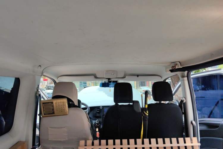 Used Iveco Eurocargo 2021 2.0T Manual Super-Rui Short Wheelbase Low-Roof Side-Hinged Door F1A Headliner