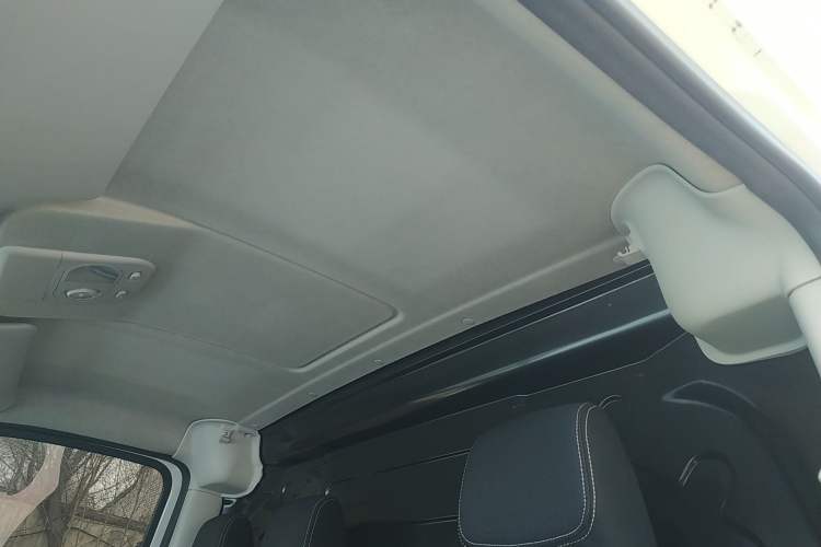 Used Iveco Eurocargo 2021 2.0T Manual - Yunrui Short Wheelbase Low-Roof Side-Sliding Door F1A Headliner