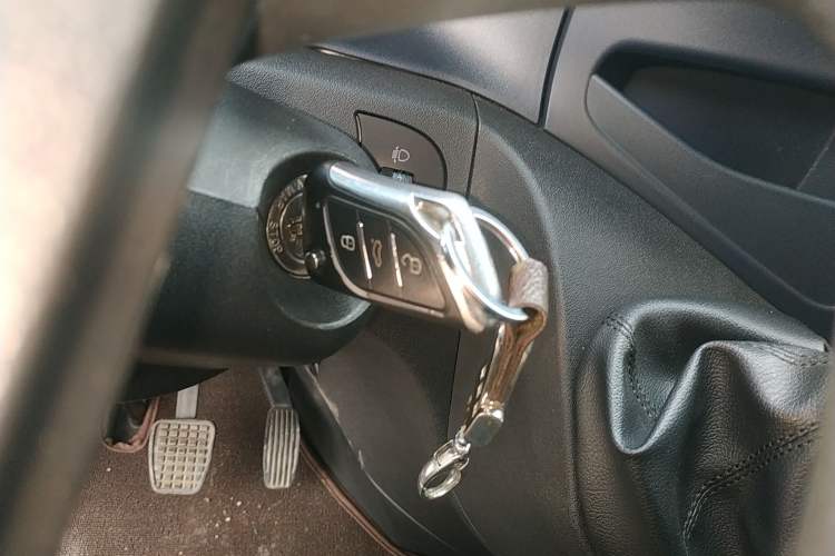 Used Iveco Eurocargo 2021 2.0T Manual - Yunrui Short Wheelbase Low-Roof Side-Sliding Door F1A Interior 1