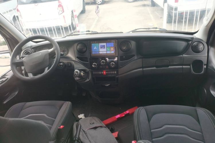 Used Iveco Eurocargo 2021 2.0T Manual Super-Rui Long Wheelbase Short Overhang High Roof Manual Doors F1A Interior 2