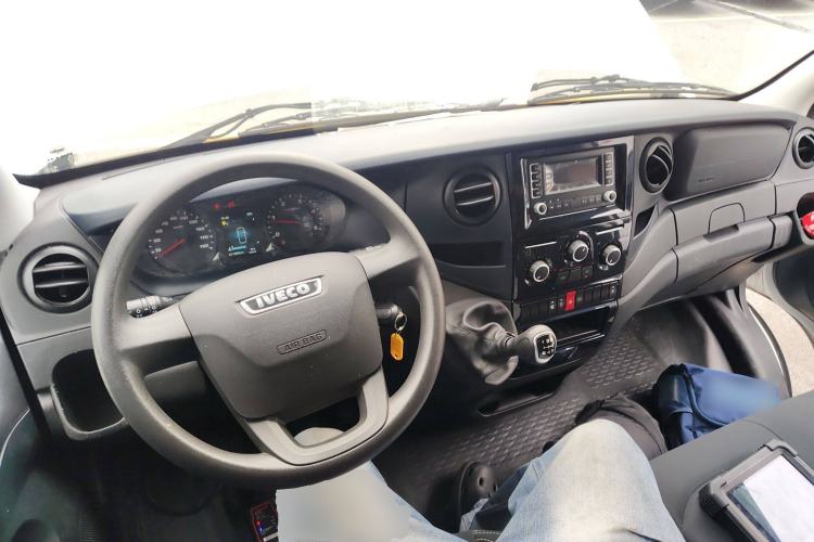 Used Iveco Eurocargo 2021 2.0T Manual Super-Rui Short Wheelbase High-Roof Side-Sliding Door F1A Interior 2