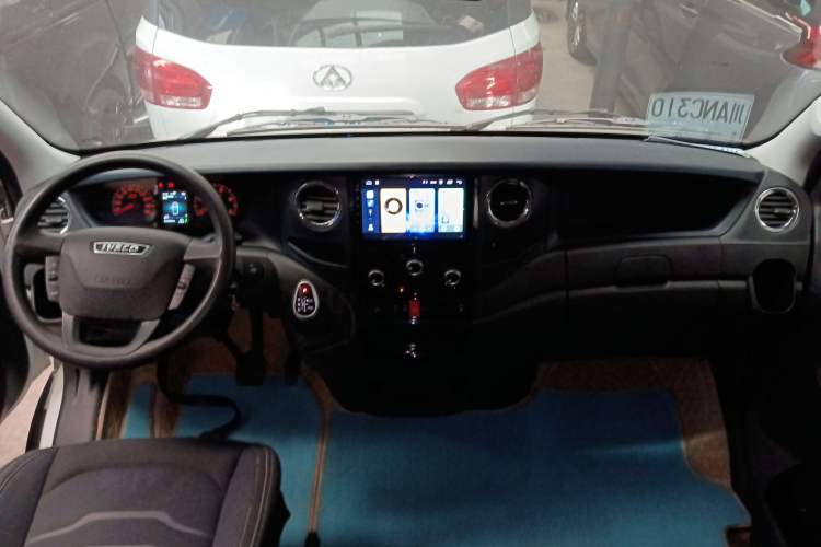 Used Iveco Eurocargo 2021 3.0T Automatic Super-Rui Long Wheelbase Short Overhang High Roof Manual Doors F1C Interior 2