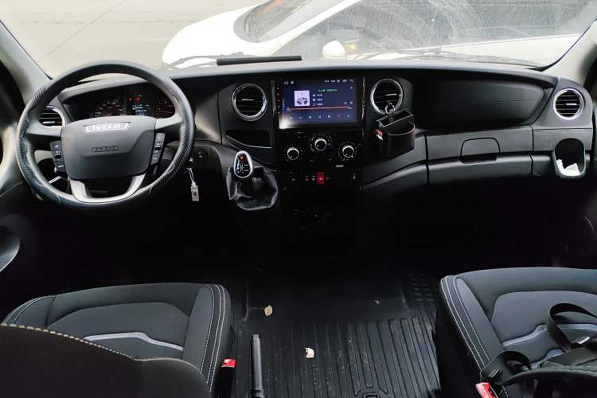Used Iveco Eurocargo 2021 3.0T Automatic Chao Rui Short Wheelbase Low-Roof Side-Sliding Door F1C Interior 2