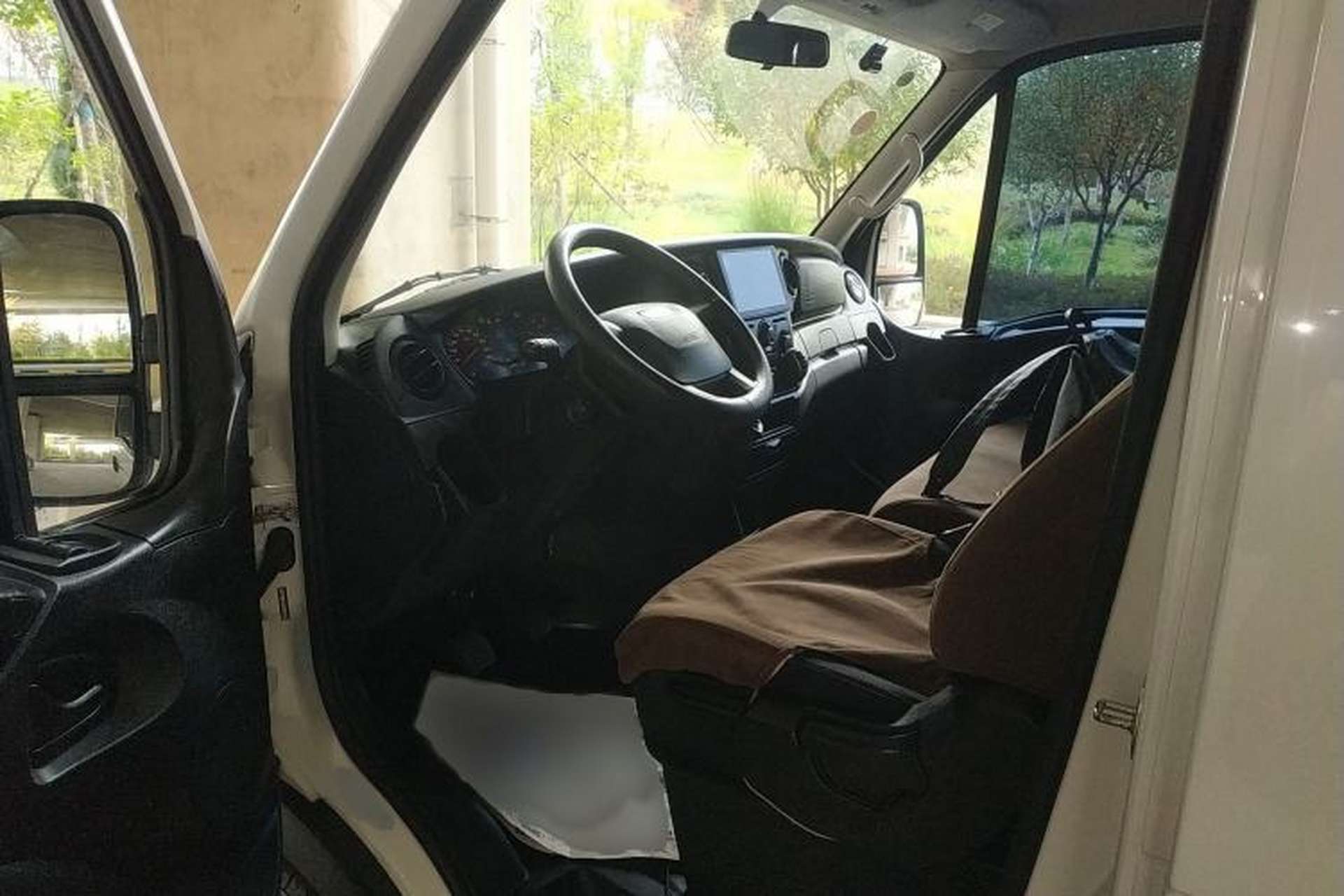 Used Iveco Eurocargo 2021 2.0T Manual Super-Rui Short Wheelbase Low-Roof Side-Hinged Door F1A Interior 3