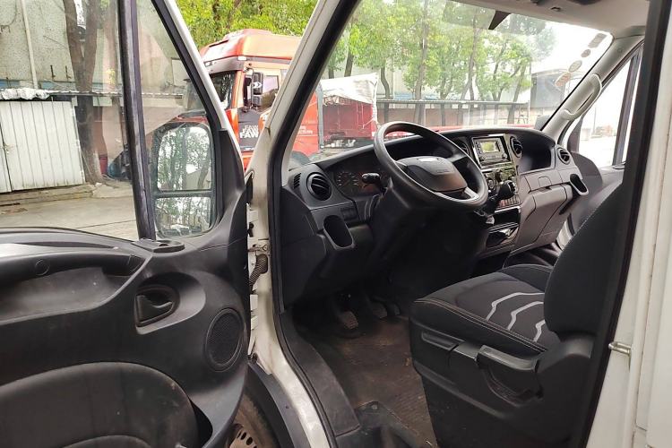 Used Iveco Eurocargo 2021 2.0T Manual - Yunrui Short Wheelbase Low-Roof Manual Door F1A Interior 3