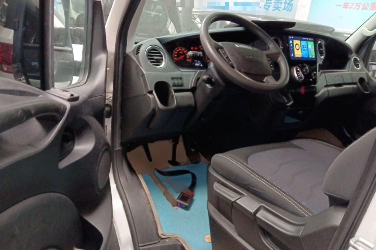 Used Iveco Eurocargo 2021 3.0T Automatic Super-Rui Long Wheelbase Short Overhang High Roof Manual Doors F1C Interior 3
