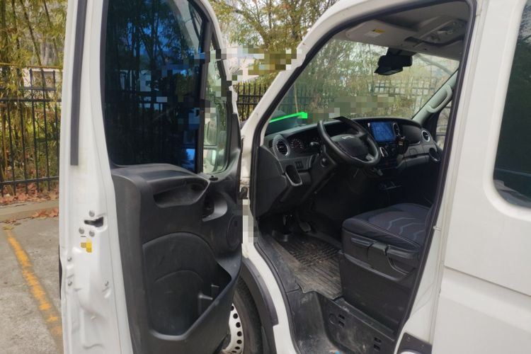 Used Iveco Eurocargo 2021 3.0T Automatic Chao Rui Short Wheelbase Low-Roof Side-Sliding Door F1C Interior 3