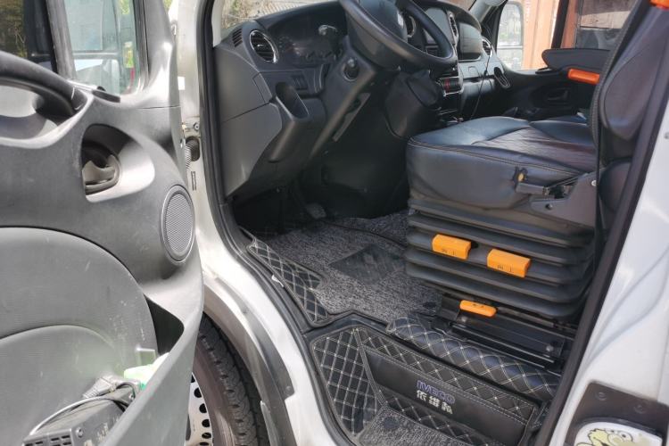 Used Iveco Eurocargo 2021 3.0T Automatic Chao Rui Short Wheelbase Low-Roof Side-Sliding Door F1C Interior 3