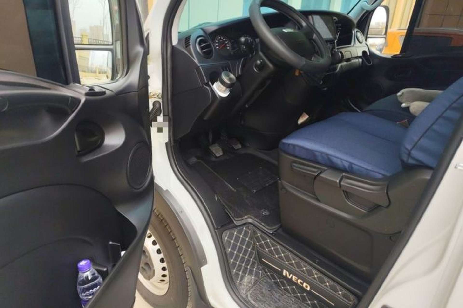 Used Iveco Eurocargo 2021 2.0T Manual Super Rui Short Wheelbase Low-Roof Manual Door F1A Interior 3