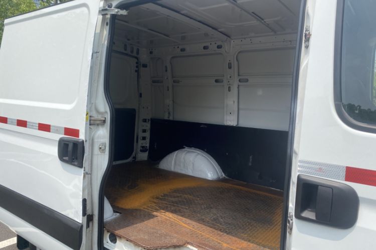 Used Iveco Eurocargo 2021 2.0T Manual - Yunrui Short Wheelbase Low-Roof Manual Door F1A Interior 4