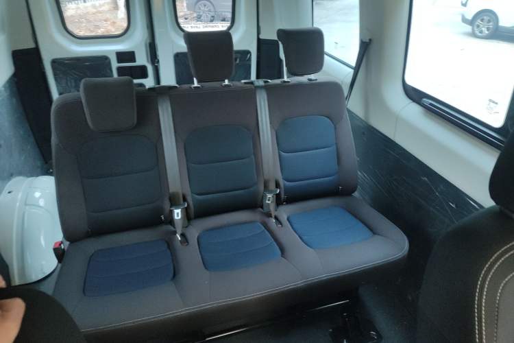 Used Iveco Eurocargo 2021 3.0T Automatic Chao Rui Short Wheelbase Low-Roof Side-Sliding Door F1C Interior 4