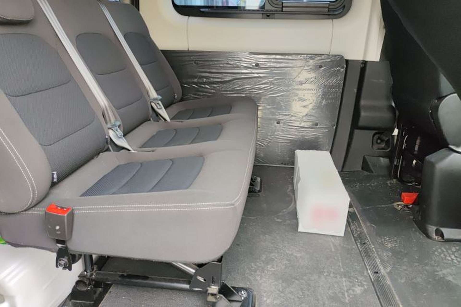 Used Iveco Eurocargo 2021 3.0T Automatic Chao Rui Short Wheelbase Low-Roof Side-Sliding Door F1C Interior 4
