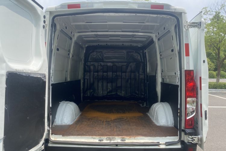 Used Iveco Eurocargo 2021 2.0T Manual - Yunrui Short Wheelbase Low-Roof Manual Door F1A Interior 5