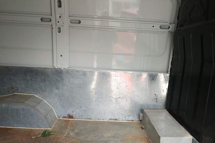 Used Iveco Eurocargo 2021 2.0T Manual - Yunrui Short Wheelbase Low-Roof Side-Sliding Door F1A Interior 8