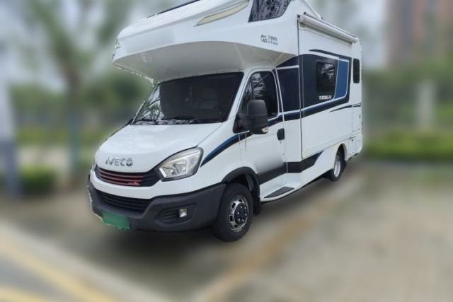 Ojetý Iveco Eurocargo Yutong converted RV, 3.0-liter diesel, automatic transmission, 6-seater RV