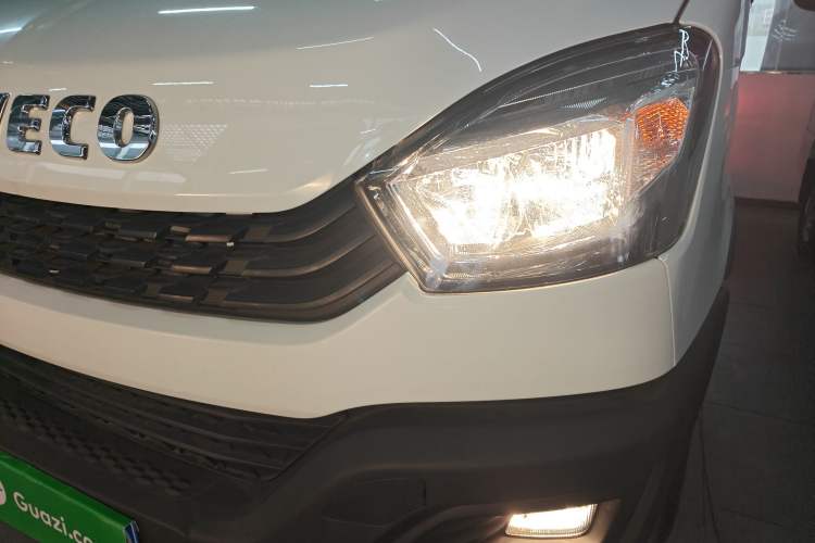Used Iveco Eurocargo 2021 2.0T Manual Super-Rui Short Wheelbase High-Roof Side-Sliding Door F1A Left Front Headlight