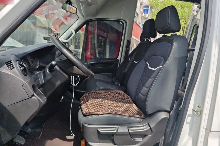 Used Iveco Eurocargo 2021 2.0T Manual Super-Rui Short Wheelbase High-Roof Side-Sliding Door F1A Left Front Seat