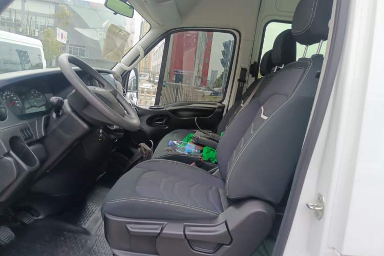 Used Iveco Eurocargo 2021 2.0T Manual Super-Rui Short Wheelbase High-Roof Side-Sliding Door F1A Left Front Seat
