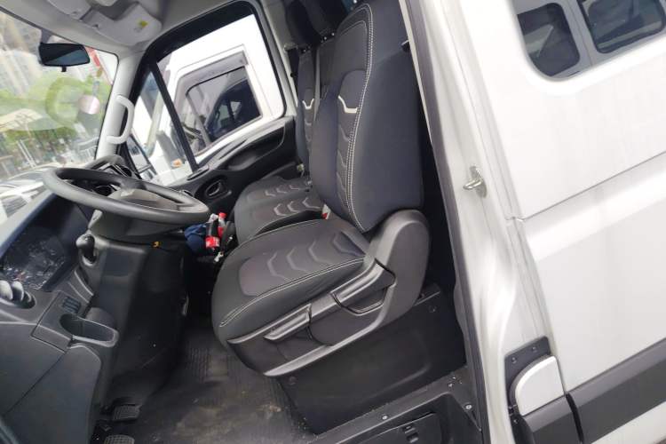 Used Iveco Eurocargo 2021 2.0T Manual Super-Rui Short Wheelbase High-Roof Side-Sliding Door F1A Left Front Seat
