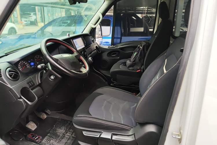 Used Iveco Eurocargo 2021 2.0T Manual Super Rui Long Wheelbase Short Overhang High Roof Side-Sliding Door F1A Left Front Seat
