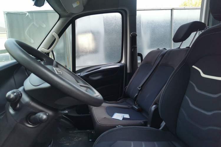 Used Iveco Eurocargo 2021 2.0T Manual Super Rui Long Wheelbase Short Overhang High Roof Side-Sliding Door F1A Left Front Seat
