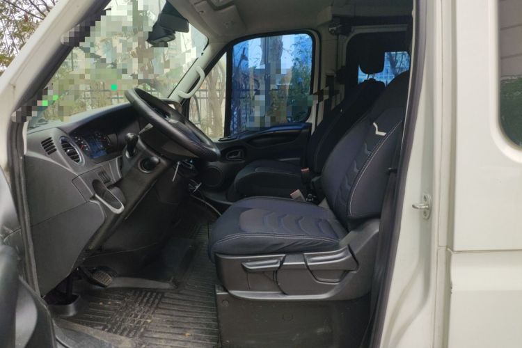 Used Iveco Eurocargo 2021 3.0T Automatic Chao Rui Short Wheelbase Low-Roof Side-Sliding Door F1C Left Front Seat