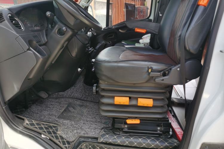 Used Iveco Eurocargo 2021 3.0T Automatic Chao Rui Short Wheelbase Low-Roof Side-Sliding Door F1C Left Front Seat