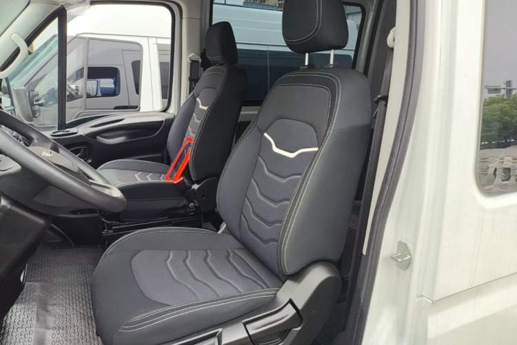 Used Iveco Eurocargo 2021 2.0T Manual Super-Rui Long Wheelbase Short Overhang High Roof Manual Doors F1A Left Front Seat