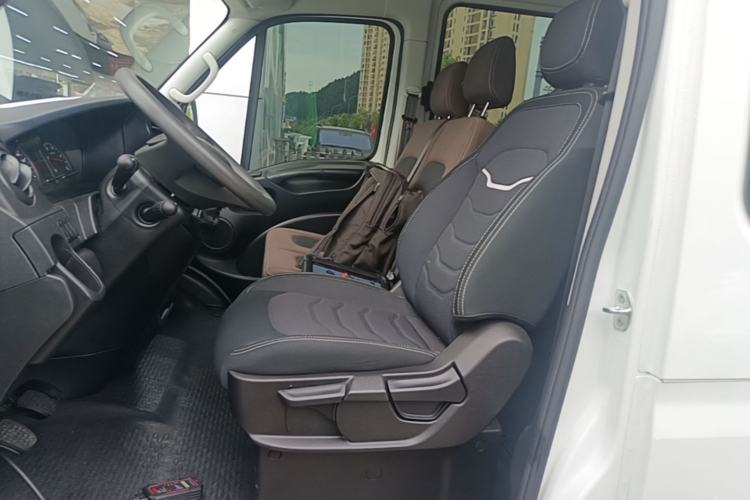 Used Iveco Eurocargo 2021 2.0T Manual Super Rui Long Wheelbase Short Overhang High Roof Side-Sliding Door F1A Left Front Seat